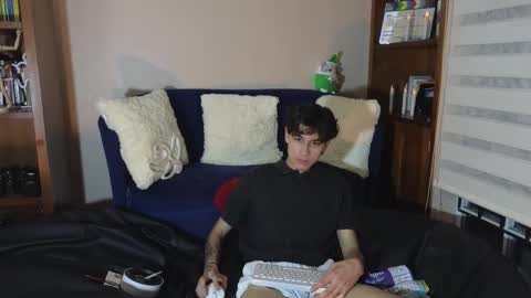 Derek online show from December 21, 12:07 am