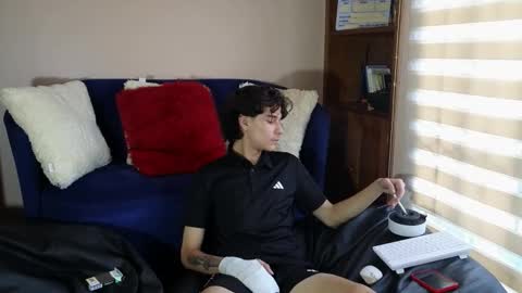 Derek online show from January 14, 9:31 pm