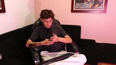 Derek online show from June 12, 1:59 am