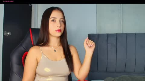 Snapshot of derly_cuervo703031 chatting on May 18, 6:14 pm derly_cuervo703031 online show from May 18, 6:14 pm
