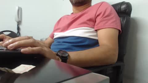 Snapshot of derrik_ chatting on December 17, 10:12 am     online show from December 17, 10:12 am