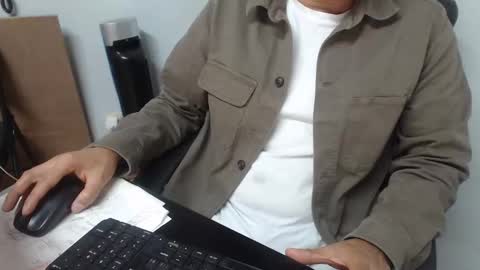 Snapshot of derrik_ chatting on January 3, 12:08 pm     online show from January 3, 12:08 pm