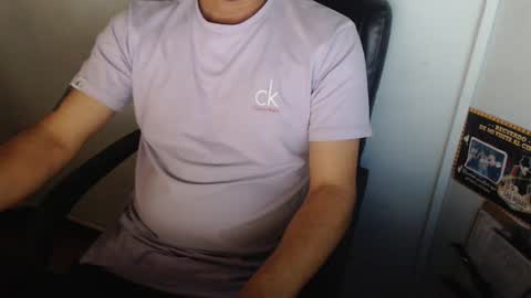 Snapshot of derrik_ chatting on September 26, 2:10 pm     online show from September 26, 2:10 pm