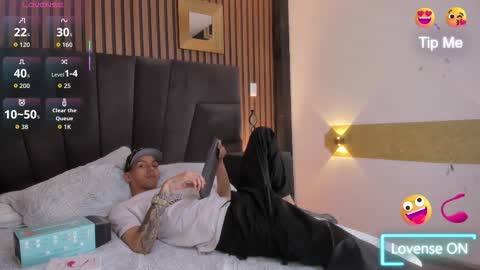 derrymeyers online show from December 2, 4:07 am