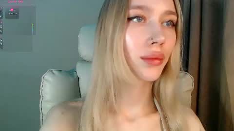 Snapshot of des_ch chatting on July 28, 4:39 pm Ari online show from July 28, 4:39 pm