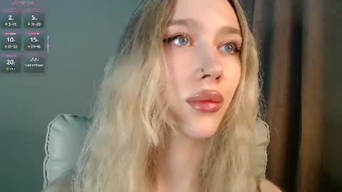 Snapshot of des_ch chatting on July 30, 4:17 pm Ari online show from July 30, 4:17 pm