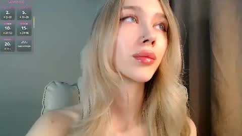 Snapshot of des_ch chatting on August 1, 3:11 pm Ari online show from August 1, 3:11 pm