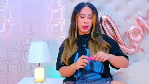 Snapshot of desire_sara chatting on February 8, 12:19 pm Sara Desire online show from February 8, 12:19 pm