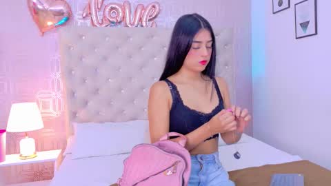 Snapshot of desire_sara chatting on February 14, 7:21 pm Sara Desire online show from February 14, 7:21 pm