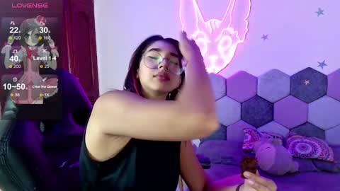 TORI AND MR. BEAR online show from January 3, 5:42 pm