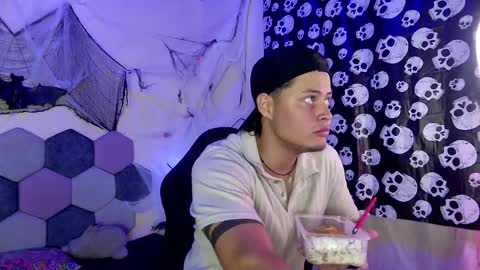 Snapshot of desireduo_tgn chatting on October 19, 6:19 pm TORI AND MR. BEAR online show from October 19, 6:19 pm