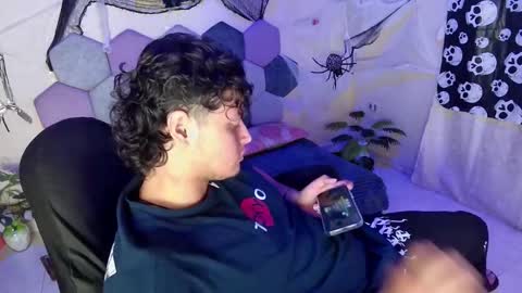 Snapshot of desireduo_tgn chatting on October 25, 6:35 pm TORI AND MR. BEAR online show from October 25, 6:35 pm