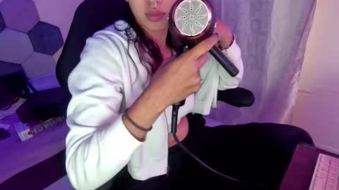 Snapshot of desireduo_tgn chatting on November 18, 12:20 pm TORI AND MR. BEAR online show from November 18, 12:20 pm