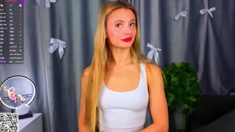 Snapshot of desireeclipse chatting on February 17, 5:04 am Willow online show from February 17, 5:04 am