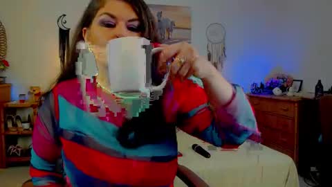 HellenMoon online show from June 4, 8:31 am