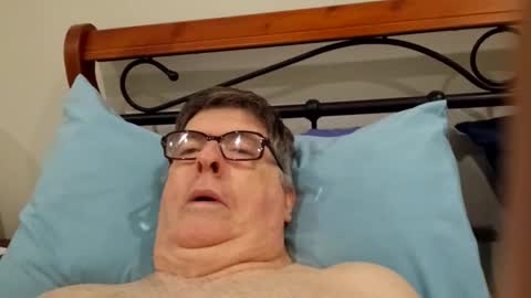 Desmon1958 online show from April 8, 8:31 pm