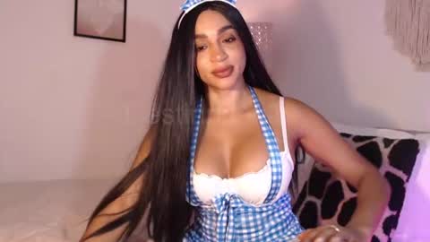 Snapshot of destinnemil chatting on June 19, 11:58 am Destinne Mill online show from June 19, 11:58 am