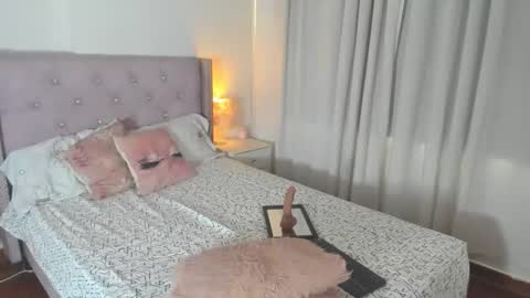 Snapshot of destinysweet21 chatting on May 13, 3:53 pm destinysweet21 online show from May 13, 3:53 pm
