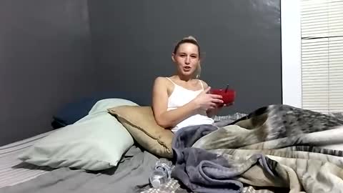 desturbingdetale699 online show from December 16, 5:38 am
