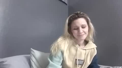 desturbingdetale699 online show from December 23, 4:33 am