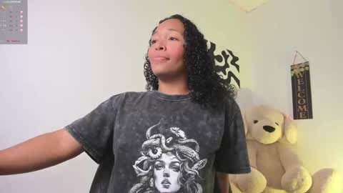 desty_y online show from November 17, 5:19 pm