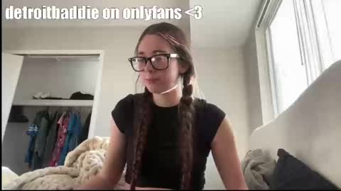 detroitbaddie online show from November 13, 2:05 pm