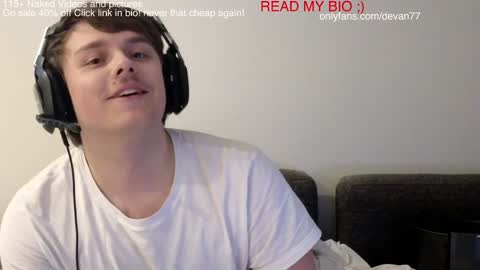 Snapshot of devantheplug chatting on December 13, 8:30 am Devan online show from December 13, 8:30 am