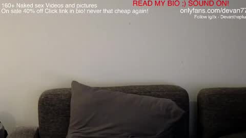 Snapshot of devantheplug chatting on March 8, 7:38 am Devan online show from March 8, 7:38 am