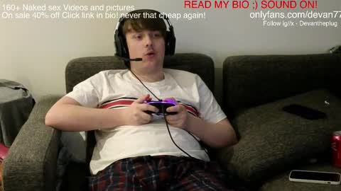 Snapshot of devantheplug chatting on March 9, 10:41 am Devan online show from March 9, 10:41 am