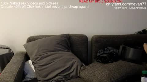 Snapshot of devantheplug chatting on March 10, 2:05 pm Devan online show from March 10, 2:05 pm