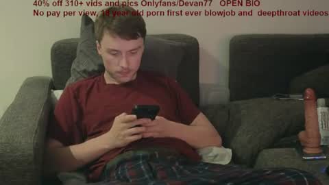Snapshot of devantheplug chatting on June 29, 8:09 am Devan online show from June 29, 8:09 am