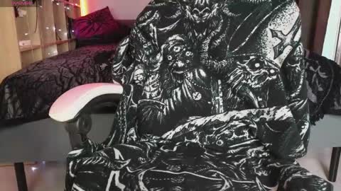 devil_s_bride online show from April 17, 5:05 pm