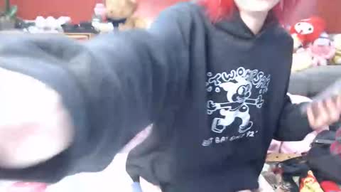 Snapshot of devilg1rl chatting on December 2, 10:38 pm poutyangel online show from December 2, 10:38 pm