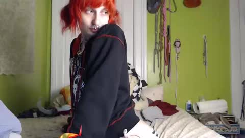 Snapshot of devilg1rl chatting on January 9, 5:54 am poutyangel online show from January 9, 5:54 am