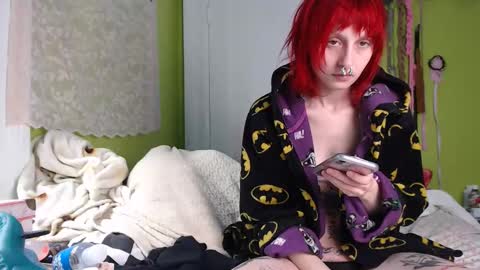 Snapshot of devilg1rl chatting on February 3, 6:35 pm poutyangel online show from February 3, 6:35 pm