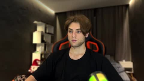 devilnut1 online show from November 10, 7:07 am