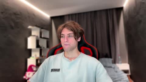 Snapshot of devilnut1 chatting on November 13, 6:23 am devilnut1 online show from November 13, 6:23 am