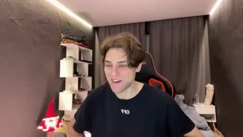 Snapshot of devilnut1 chatting on December 2, 6:30 am devilnut1 online show from December 2, 6:30 am