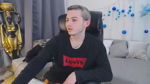 devin_ho online show from December 15, 7:53 pm