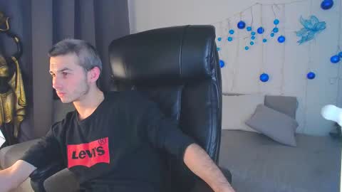 devin_ho online show from December 16, 5:06 am