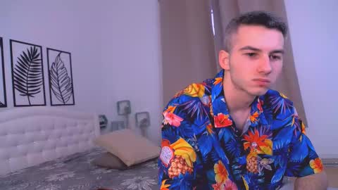 devin_ho online show from February 14, 5:19 am