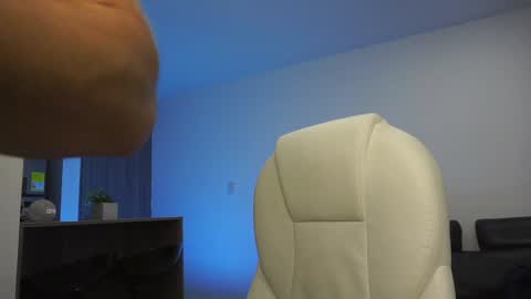 Devin Hunter online show from December 6, 3:41 am