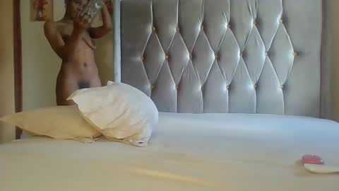 devinegrace7 online show from April 5, 7:16 am