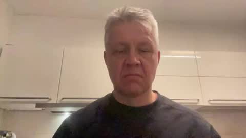 Snapshot of devon_nite chatting on December 1, 12:37 am Devon online show from December 1, 12:37 am