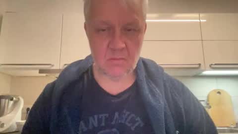 Snapshot of devon_nite chatting on December 16, 1:10 am Devon online show from December 16, 1:10 am