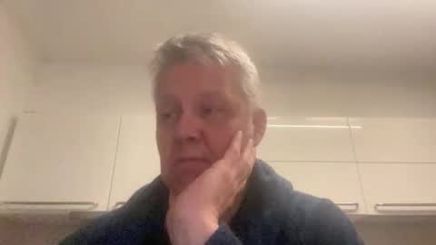 Snapshot of devon_nite chatting on December 19, 12:28 am Devon online show from December 19, 12:28 am