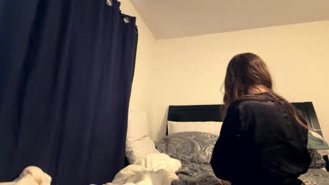 Snapshot of devonclarky213 chatting on April 6, 9:27 pm come play online show from April 6, 9:27 pm