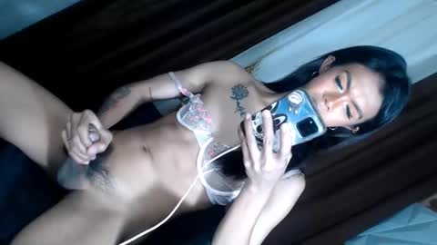 Snapshot of devoncummer chatting on December 6, 7:56 pm rhiane online show from December 6, 7:56 pm