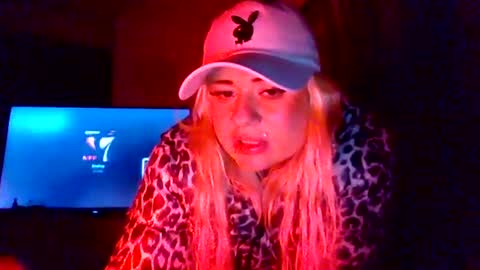 devonhot28 online show from June 19, 9:29 pm