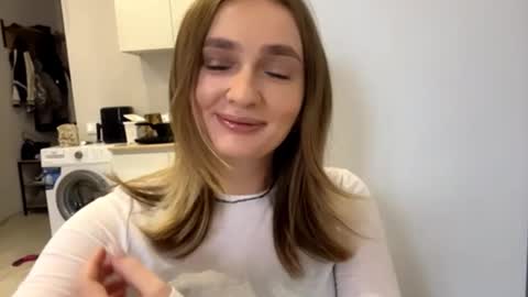 Snapshot of devoramarkuson chatting on November 18, 11:36 am Mira online show from November 18, 11:36 am